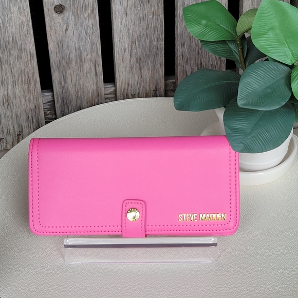 Steve Madden Vibrant Pink Wallet - Picture 2 of 7